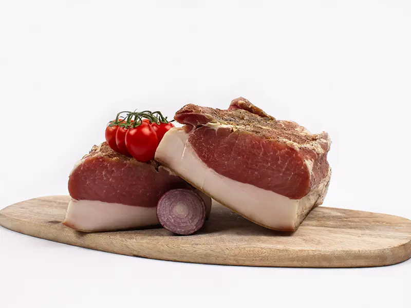 Sūdyta kiaulienos nugarinė su oda